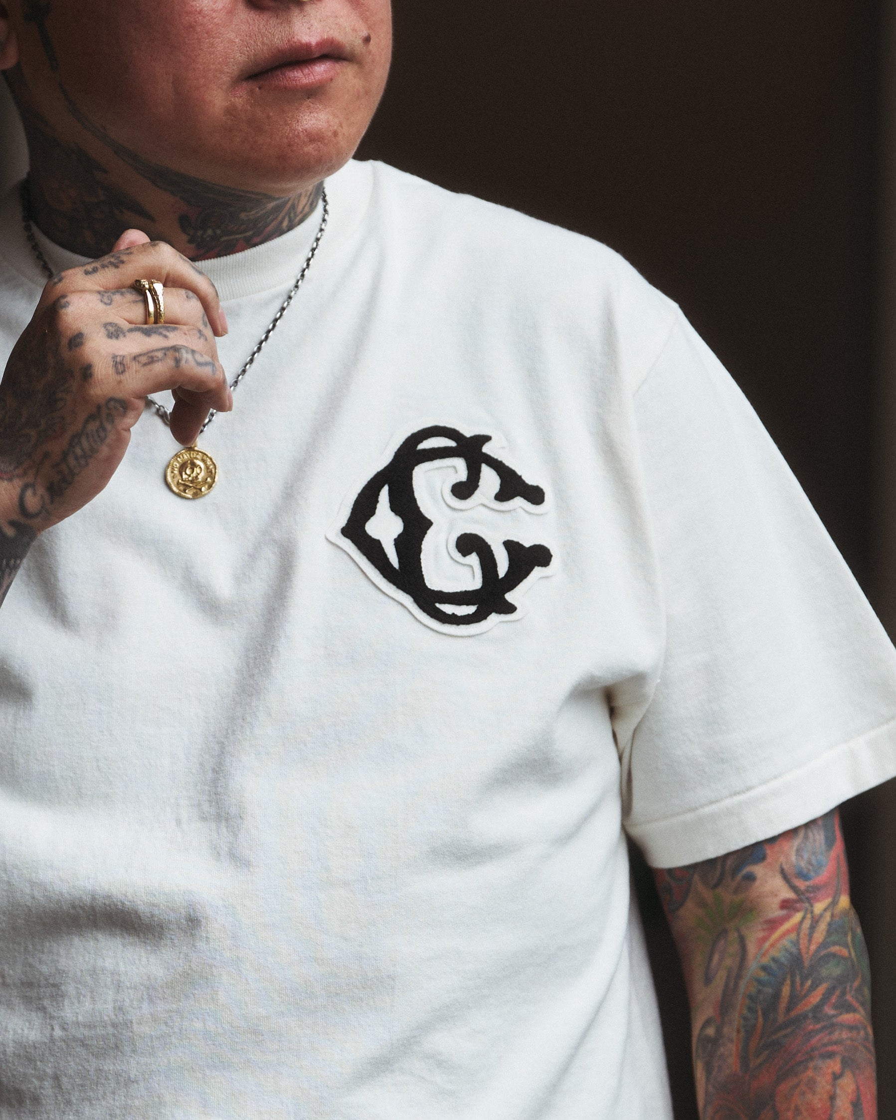 2COLOR】Classic【C】Logo wappen S/S T-shirt | Classic clothing