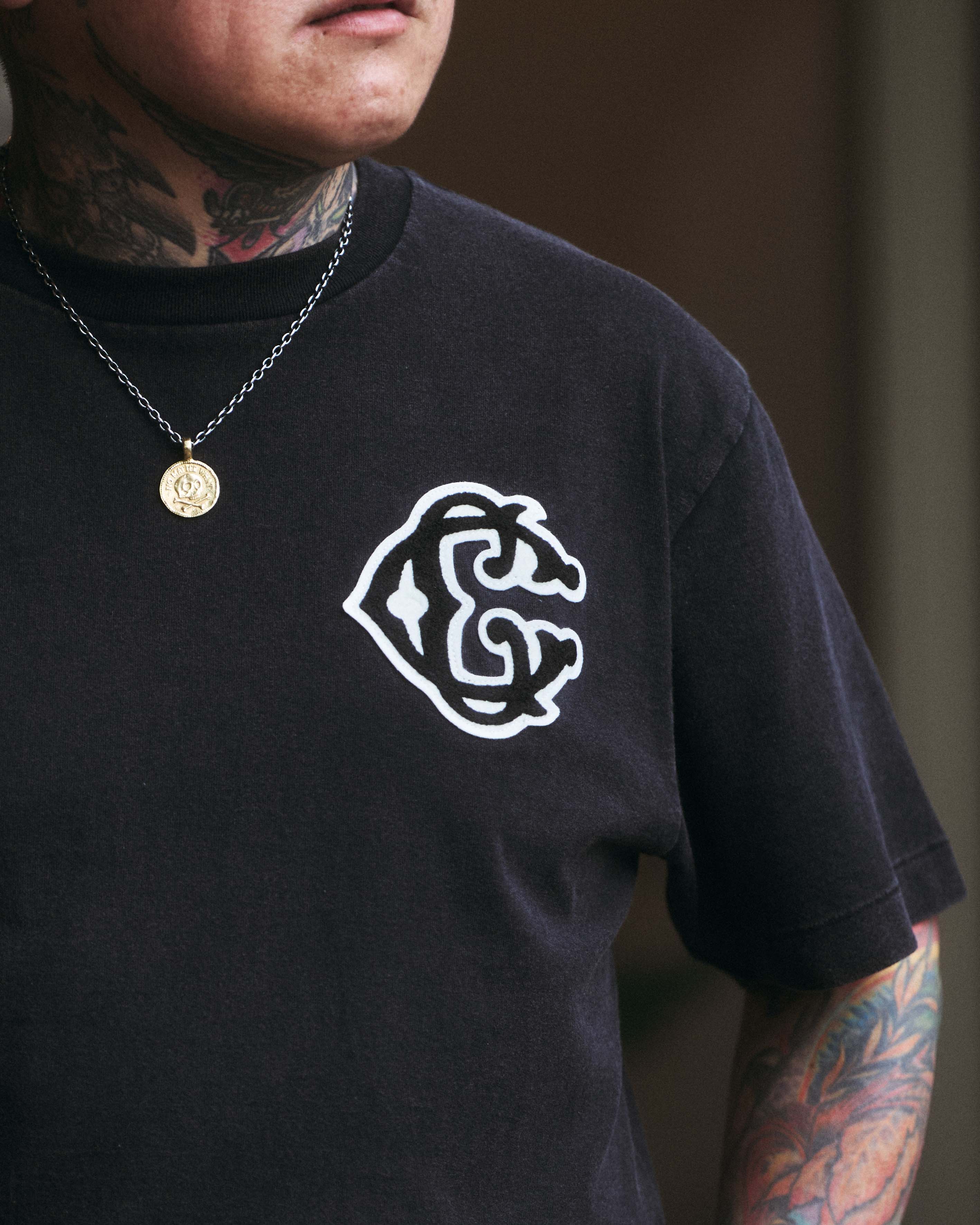 2COLOR】Classic【C】Logo wappen S/S T-shirt | Classic clothing